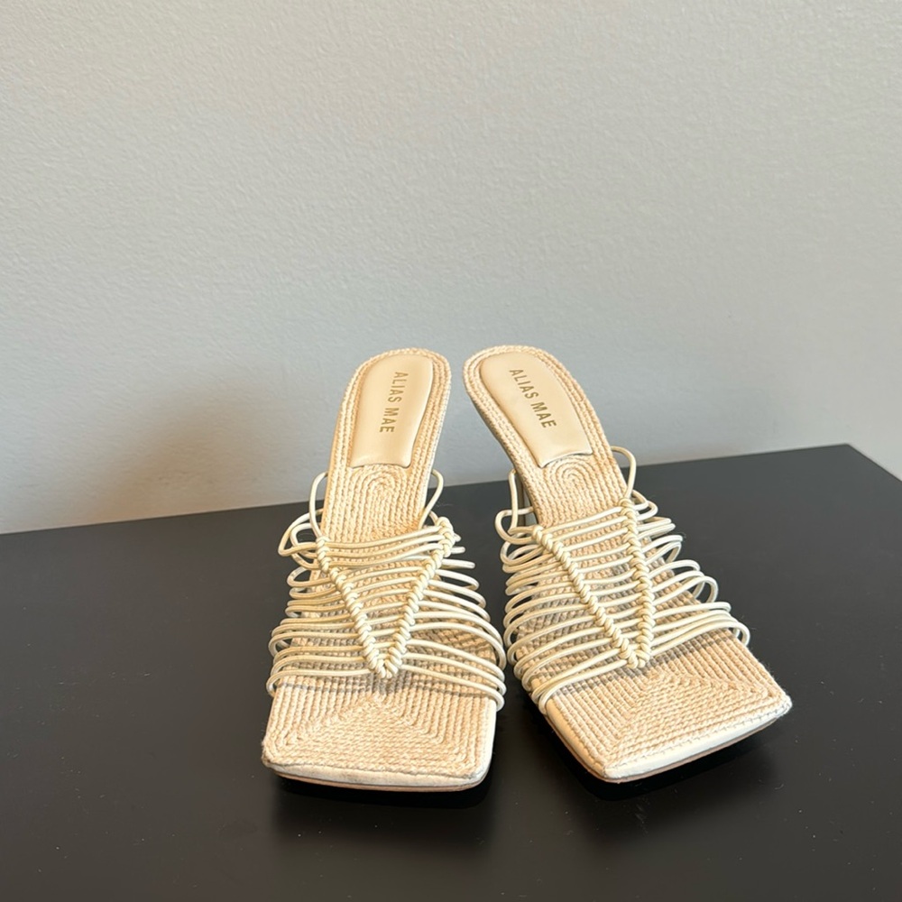 Alias Mae Stretch heels
